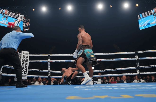 欧佩泰亚KO钦卡拉卫冕IBF次重量级拳王头衔