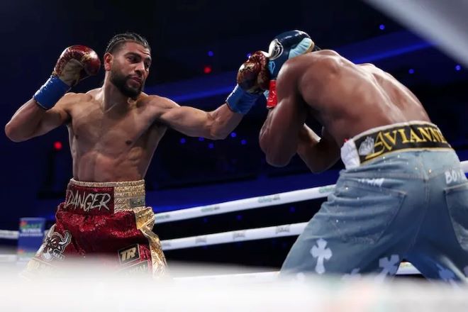 穆拉塔拉击败安迪-克鲁兹赢得首场卫冕战